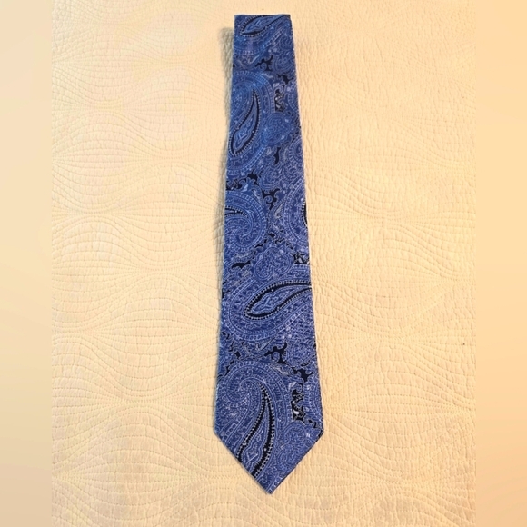 Michael Kors Other - EUC Michael Kors Men's Blue Paisley Silk Tie